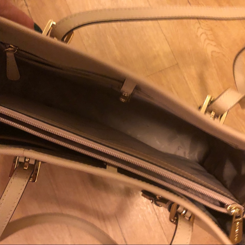 Michael kors tote with divider pockets - Picture 5 of 7